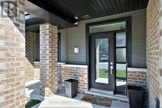719 Doneraile Walk in Ottawa, ON - Building Photo - Building Photo
