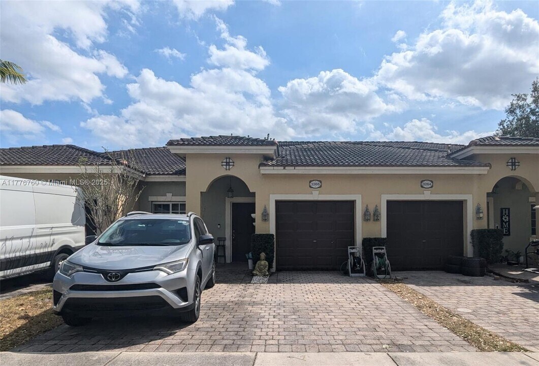3266 NE 11th Dr in Homestead, FL - Building Photo