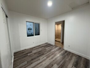 131 E 84th Pl in Los Angeles, CA - Foto de edificio - Building Photo