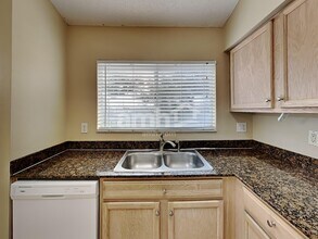 6406 Sushi Ct in Wesley Chapel, FL - Foto de edificio - Building Photo