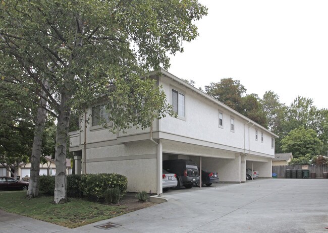 719 Allerton St in Redwood City, CA - Foto de edificio - Building Photo