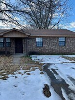 613 E 16th St in Russellville, AR - Building Photo
