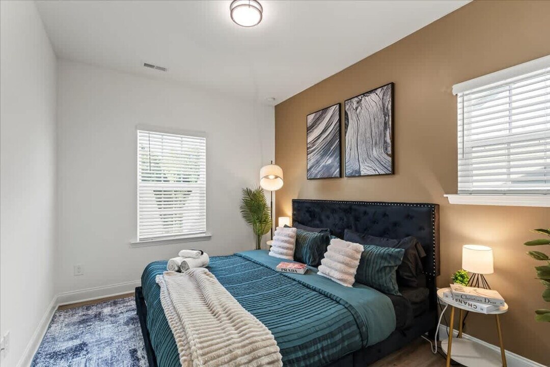 8021 Brightside Dr in Charlotte, NC - Building Photo