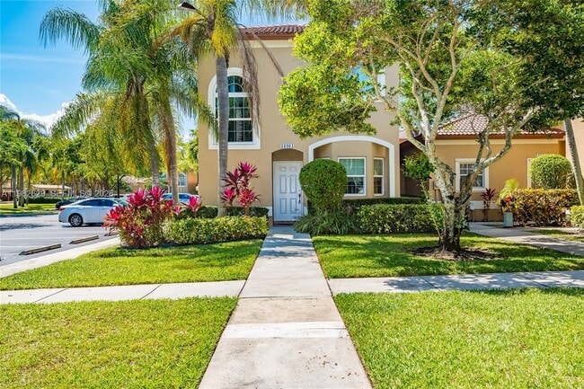 16061 Emerald Cove Rd in Weston, FL - Building Photo - Building Photo