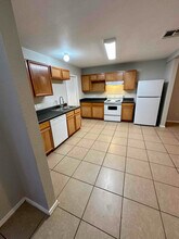 13131 Independence Ave in San Antonio, TX - Foto de edificio - Building Photo