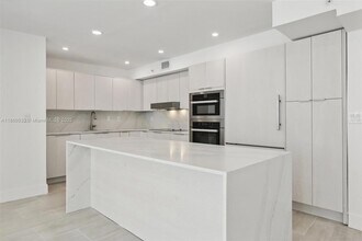 9 Island Ave, Unit 1209 in Miami Beach, FL - Building Photo - Building Photo
