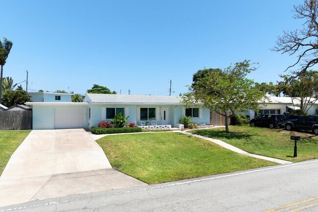 5920 Lake Osborne Dr in Lake Worth Beach, FL - Building Photo - Building Photo