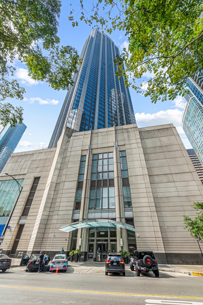 property at 512 N McClurg Ct