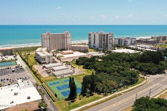 850 N Atlantic Ave in Cocoa Beach, FL - Building Photo - Building Photo