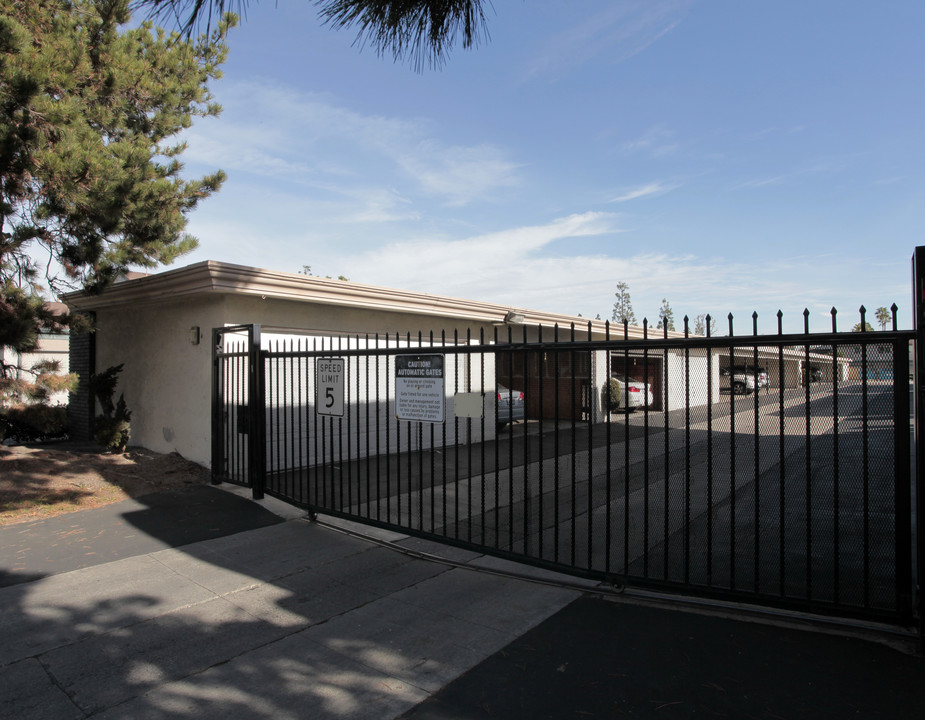 The Normandy Apartments in Garden Grove, CA - Foto de edificio