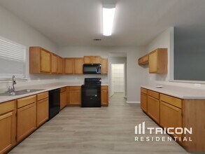 4923 Brazoswood in San Antonio, TX - Building Photo - Building Photo