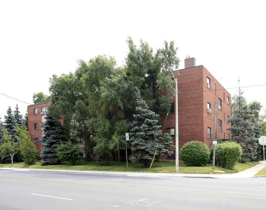 Robert Lorne Apartments in Toronto, ON - Building Photo