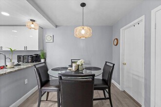 2704 27th Way in West Palm Beach, FL - Building Photo - Building Photo