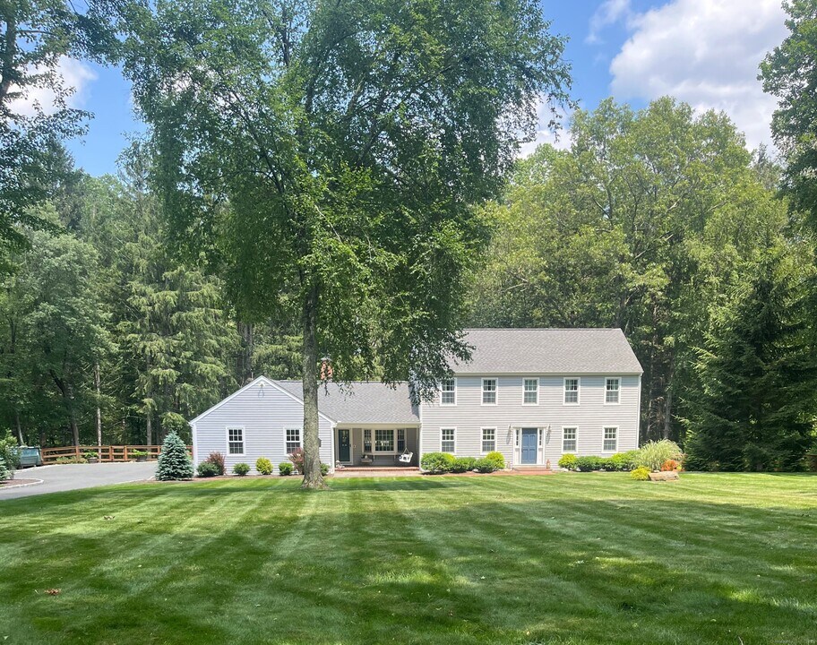124 Wilson Rd in Easton, CT - Building Photo