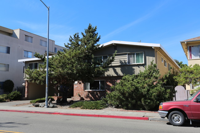 338 Callan Ave in San Leandro, CA - Foto de edificio - Building Photo