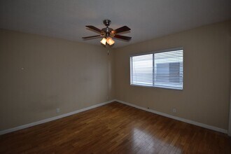 10745 Hortense St, Unit 09 in Los Angeles, CA - Building Photo - Building Photo