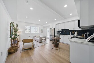 212 N Mariposa Ave in Los Angeles, CA - Building Photo - Building Photo