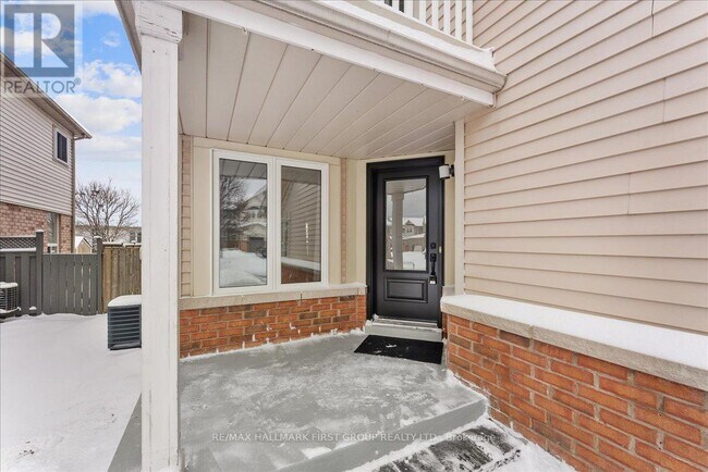 34 Inlet Bay Dr in Whitby, ON - Building Photo - Building Photo