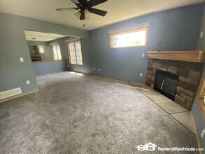 2100 Meadow Chase Ln in Des Moines, IA - Building Photo - Building Photo