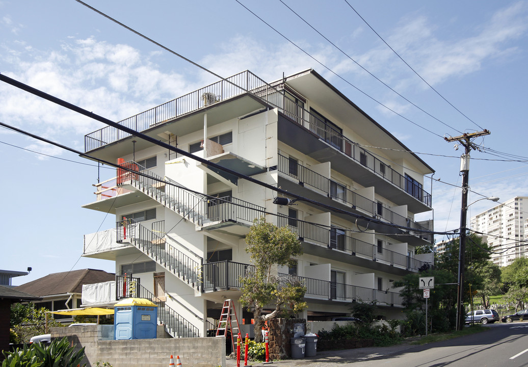 Joanne Apartments in Honolulu, HI - Building Photo