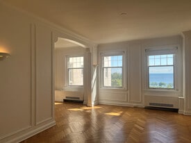 925 E Wells St, Unit 324/325 in Milwaukee, WI - Building Photo