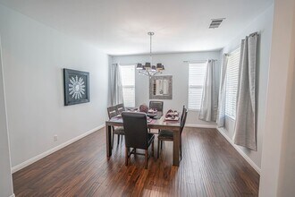 27505 N Weeping Willow Dr in Santa Clarita, CA - Building Photo - Building Photo