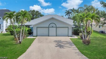 1245 SE 6th St in Cape Coral, FL - Building Photo