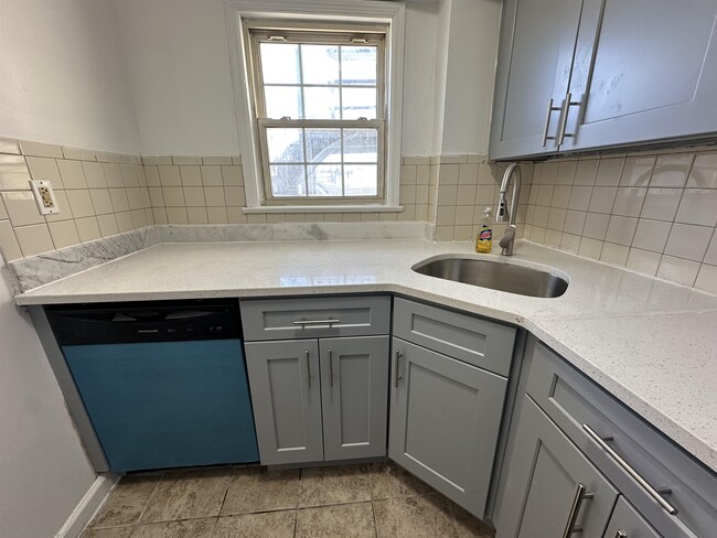 34 E 16th St in Bayonne, NJ - Building Photo - Building Photo