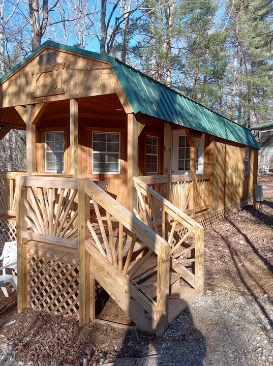 198 Barefoot Landing Dr in Marion, NC - Building Photo