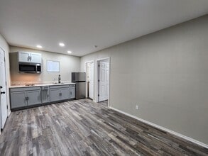 1050 Shephard Dr in Corpus Christi, TX - Building Photo - Building Photo