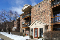 RoseWood Condominiums in Arlington Heights, IL - Building Photo - Building Photo