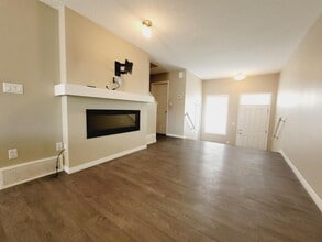 9151 Shaw Way SW in Edmonton, AB - Building Photo - Building Photo
