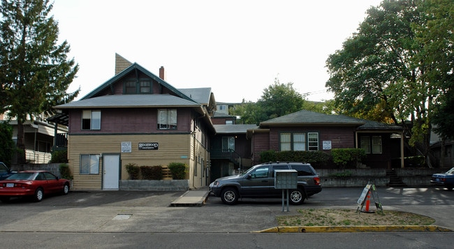 Ridgewood Apartments in Eugene, OR - Foto de edificio - Building Photo