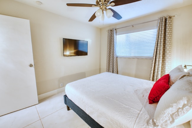 2659 E Vegas Valley Dr in Las Vegas, NV - Building Photo - Building Photo