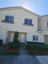 2944 NW 180th St in Miami Gardens, FL - Foto de edificio - Building Photo