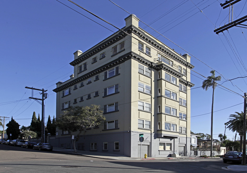 Golden View Apartments in San Diego, CA - Building Photo