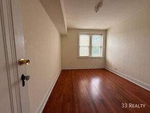 2751 N Lavergne Ave in Chicago, IL - Building Photo - Building Photo