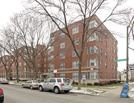 2600 W Berwyn Ave Apartments