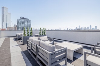 Century Tuer in Jersey City, NJ - Foto de edificio - Interior Photo