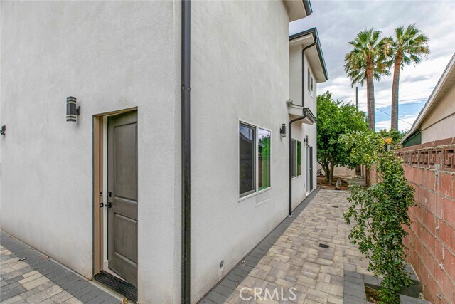 8157 Varna Ave in Los Angeles, CA - Building Photo - Building Photo