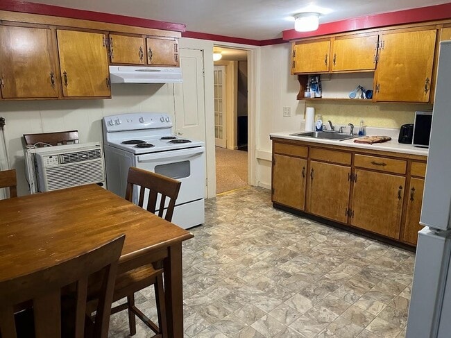 52 Central St in Claremont, NH - Building Photo - Building Photo