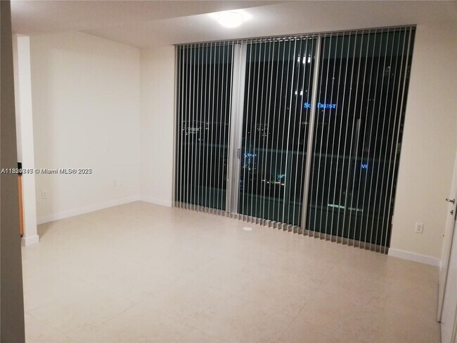 300 S Biscayne Blvd, Unit T-2803 in Miami, FL - Building Photo - Building Photo