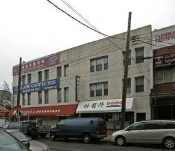 13553 Northern Blvd in Flushing, NY - Building Photo - Building Photo