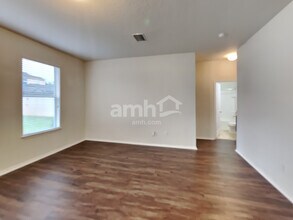 2806 Maple Brook Loop in Lutz, FL - Building Photo - Building Photo