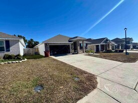 5645 Guinevere Ln in Milton, FL - Building Photo