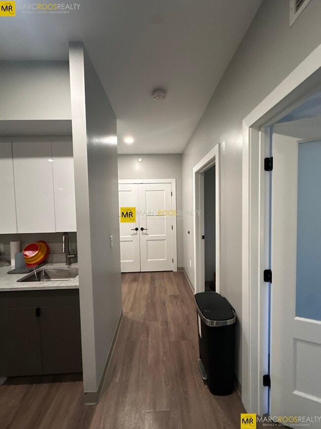 128 Hemenway St, Unit #5 in Boston, MA - Building Photo - Building Photo