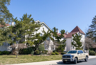 55 Prospect Ave in Red Bank, NJ - Foto de edificio - Building Photo