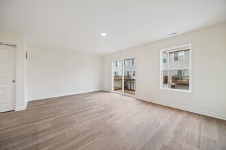 2463 Bella Dr in Pingree Grove, IL - Building Photo - Building Photo