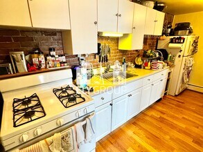 16 Flint St, Unit 16-2 in Somerville, MA - Building Photo - Building Photo
