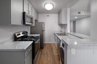 San Jacinto Village Apartments in Palm Springs, CA - Building Photo - Interior Photo